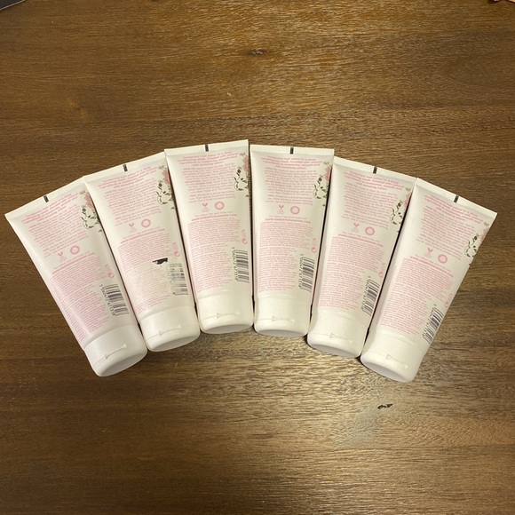 6 - Umberto Giannini Flowerology Naturally Kinder Colour Cherry Blossom 6.7 Oz. - Picture 4 of 4